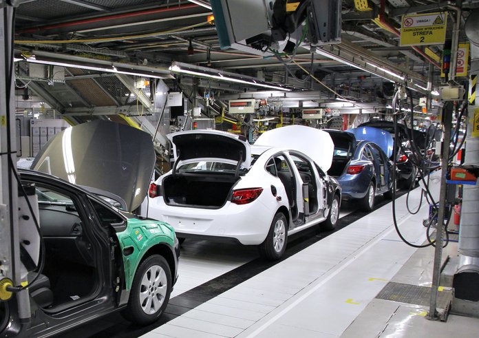 002_Production_line_-_car_assembly_line_in_General_Motors_Manufacturing_Poland_-_Gliwice,_Poland