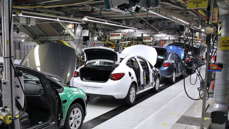 002_Production_line_-_car_assembly_line_in_General_Motors_Manufacturing_Poland_-_Gliwice,_Poland