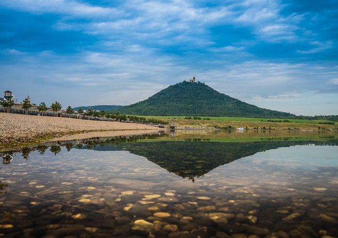 Mostecké jezero