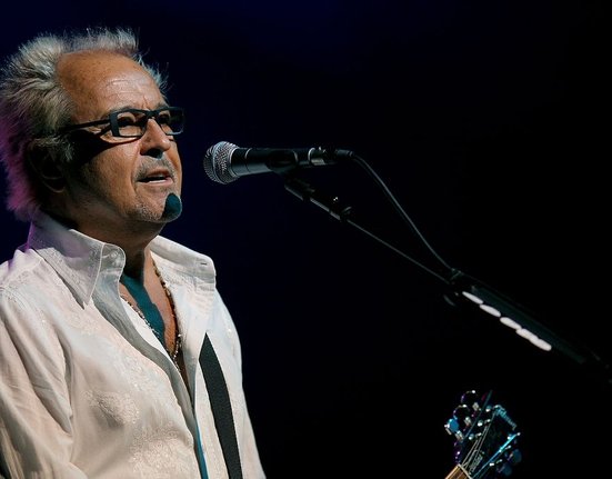 1024px-Mick_Jones_Wikipedia