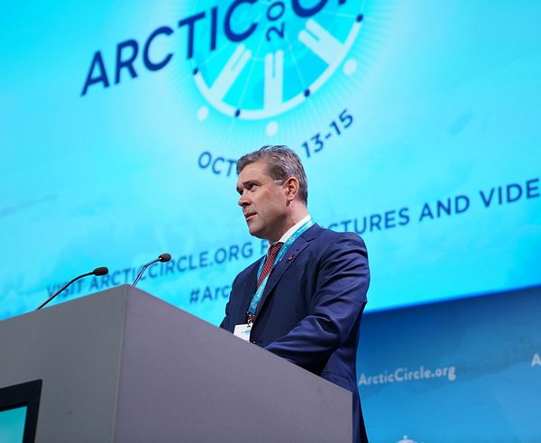 1024px-Prime_Minister_Bjarni_Benediktsson_of_Iceland,_Arctic_Circle_Assembly,_13_October_2017_(37619773586)