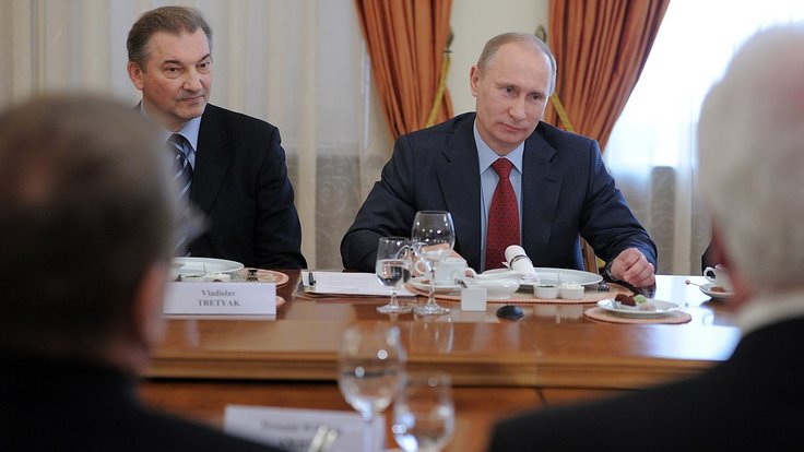 1280px-2012-02-24_Владимир_Путин,_Владислав_Третьяк