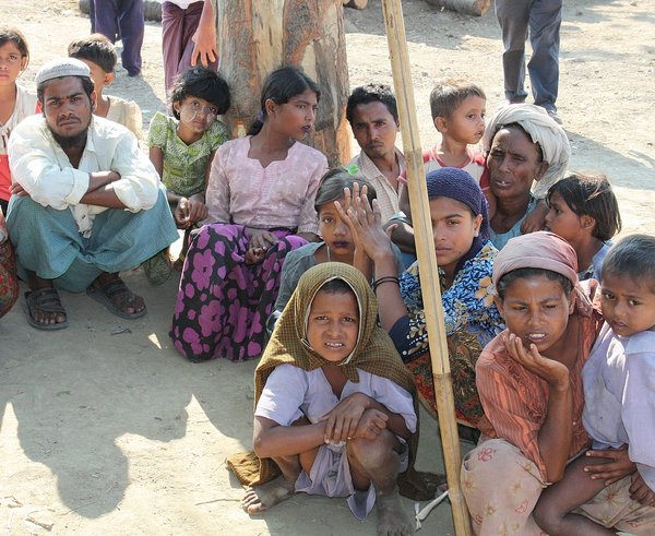 1280px-Displaced_Rohingya_people_in_Rakhine_State_(8280610831)_(cropped)