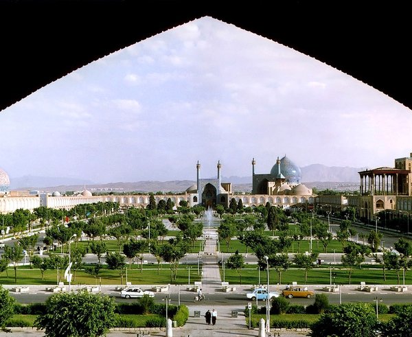 1280px-Naghshe_Jahan_Square_Isfahan_modified