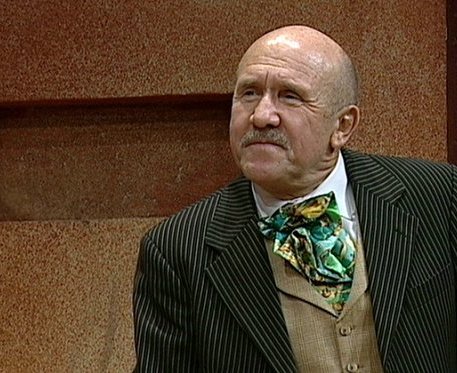 Petr Nárožný v divadelním představení Impresário ze Smyrny