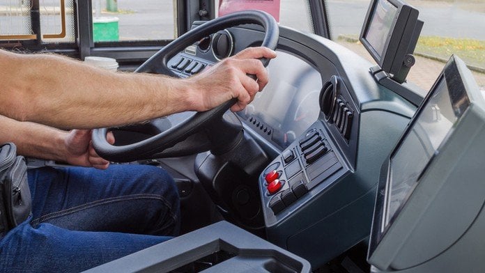 Jedenapadesátiletý řidič autobusu vezl cestující se dvěma a půl promile.