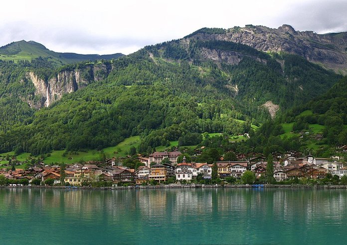 1920px-5551-5553_-_Brienz_-_Brienzersee