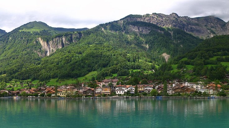 1920px-5551-5553_-_Brienz_-_Brienzersee