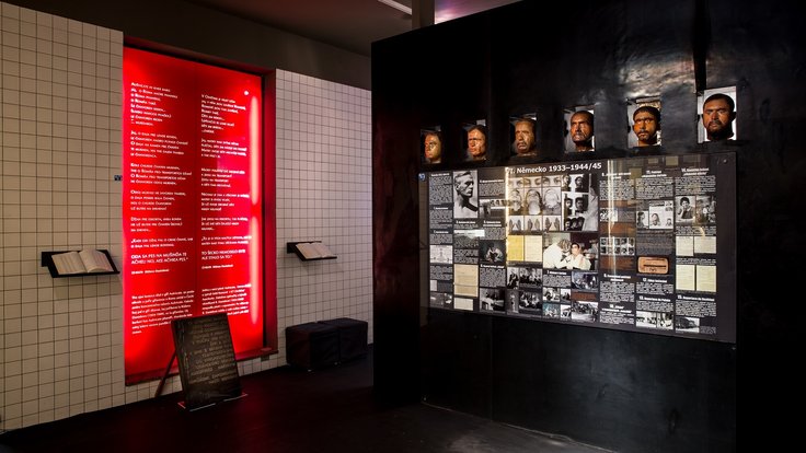 expozice o genocidě Romů v Muzeu romské kultury v Brně