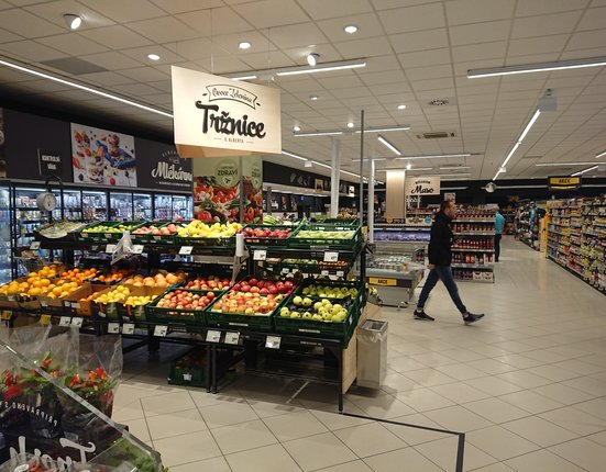 2022-08-28_Albert_Supermarket_Invalidovna_interiér