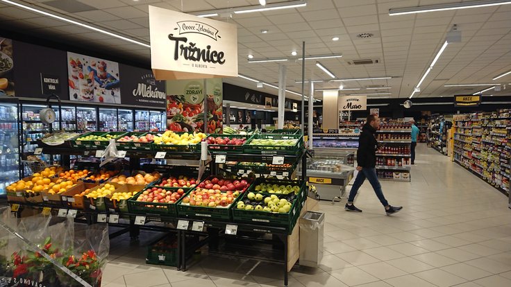 2022-08-28_Albert_Supermarket_Invalidovna_interiér