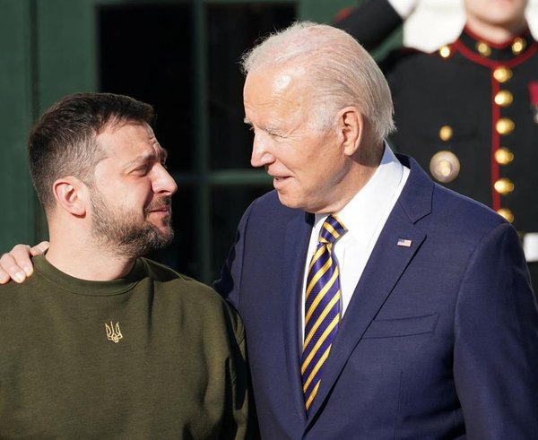 Volodymyr Zelenskyj na setkání s americkým prezidentem Joe Bidenem na návštěvě USA.