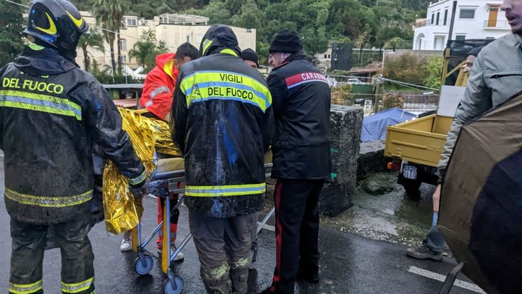 Sesuvy půdy na ostrově Ischia.