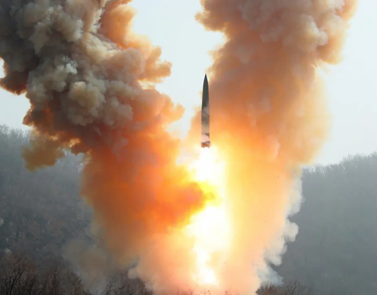 Odpal severokorejské blastické mezikontinentální rakety.