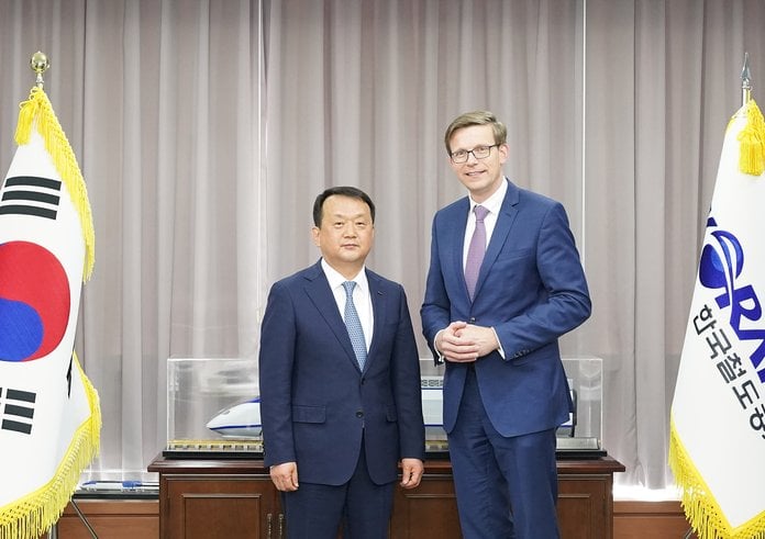 Ministr dopravy Martin Kupka s jihokorejským protějškem Won Hee-ryongem.