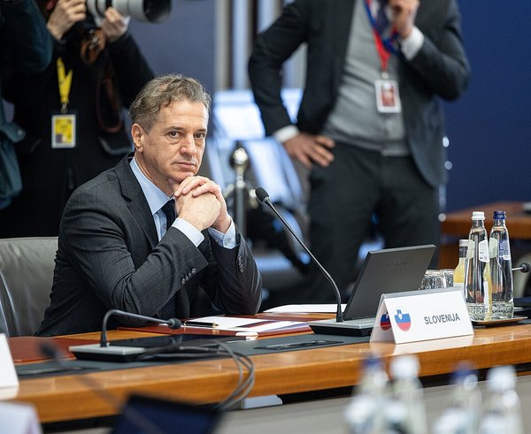 3._2._2025_-_Predsednik_vlade_v_Bruslju_na_neformalnem_zasedanju_Evropskega_sveta_(54304200706)