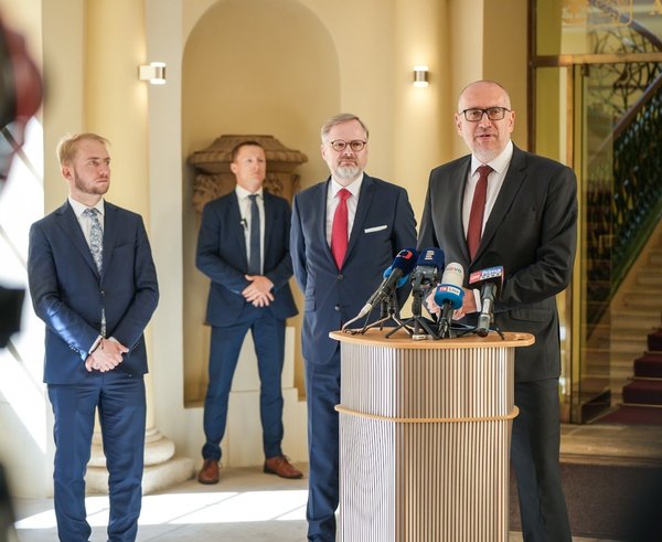 Mikuláš Bek na tiskové konferenci po jmenovaní do funkce ministra školství.