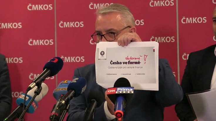 Josef Středula na tiskové konferenci ČMKOS.