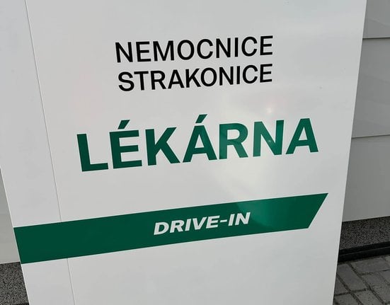 Nová lékárna ve Strakonicích, která jako jediná v Česku má drive-in okénko.