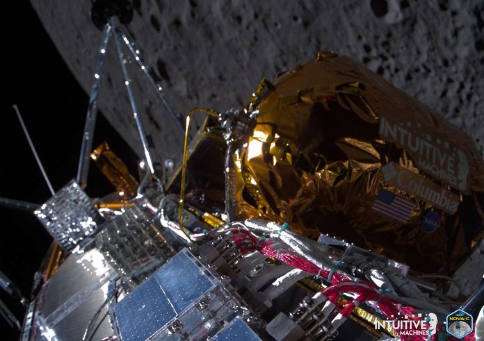 Pohled z modulu Nova-C před přistáním na Měsíci.