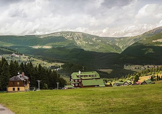 542_21Pec_pod_Sněžkou,_Czech_Republic_-_panoramio_(4)