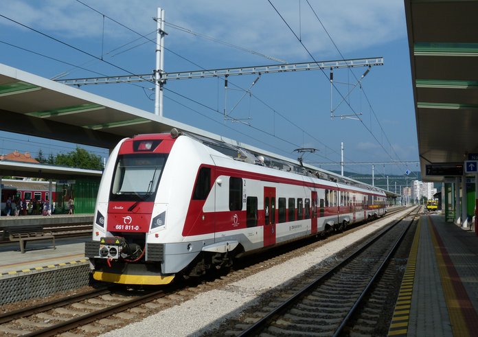 661.011_ZSSK_in_Trenčín