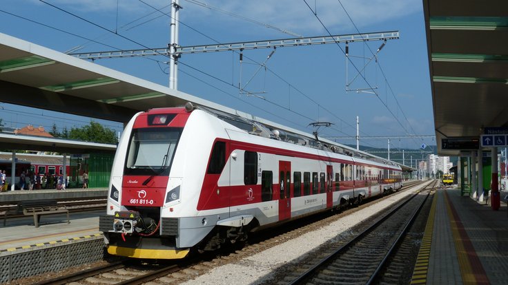 661.011_ZSSK_in_Trenčín