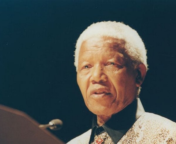 Nelson_Mandela,_2000_(2)