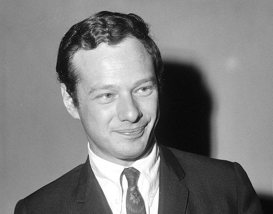 750px-Brian_Epstein_in_1965