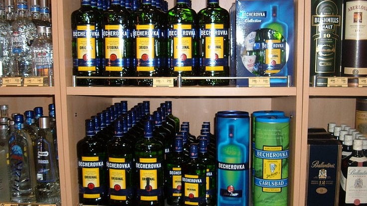 800px-2_shelves_of_Becherovka