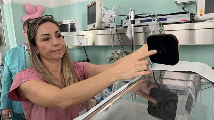 88c7e4d8-4b64-4517-87f1-8aa190a3df68-stanicni_sestra_katerina_dupalova_nova_kamera_neonatologie-1