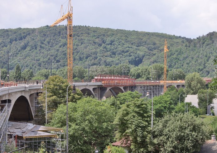 Modernizace Branického mostu bude hotová v říjnu, již nyní se sem však vrátily vlaky.