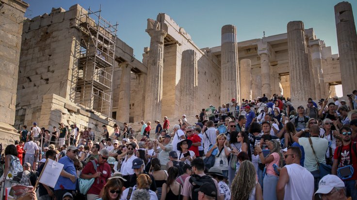 Přetlak turistů v řecké Akropoli