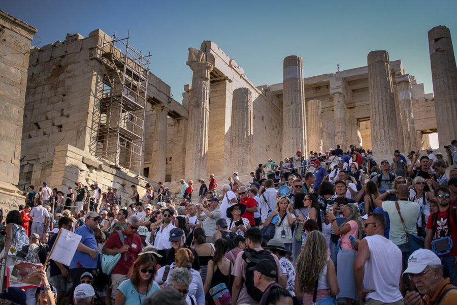 Přetlak turistů v řecké Akropoli