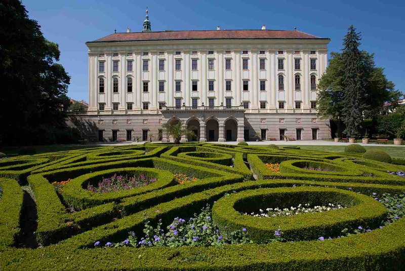 Arcibiskupský_zámek_a_Arcidiecézní_muzeum_Kroměříž