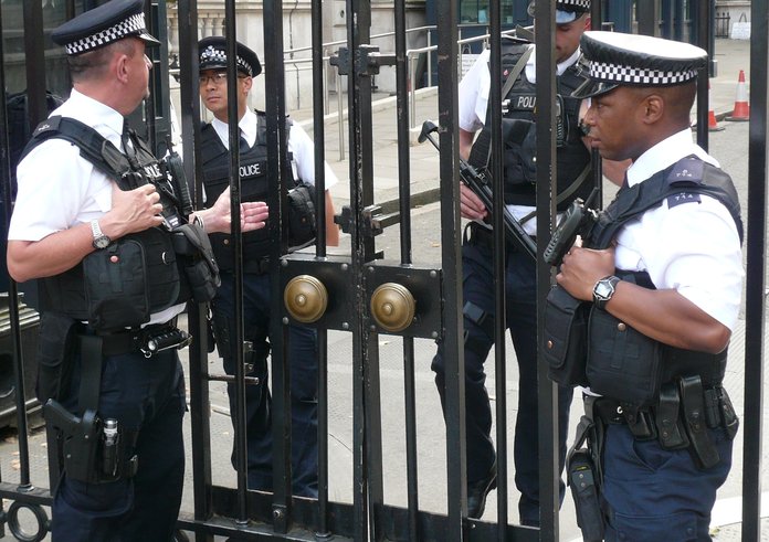 Armed_police_officers_(London,_2014)