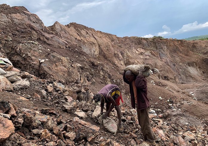 Artisanal_cobalt_miners_in_the_Democratic_Republic_of_Congo