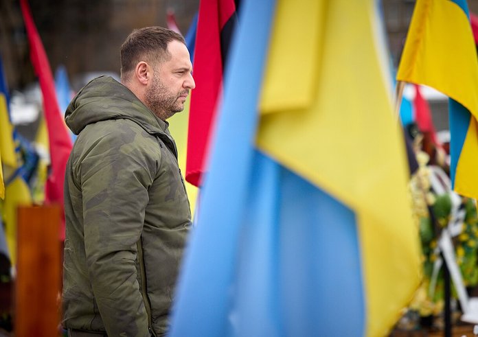 At_the_Lychakiv_Cemetery_in_Lviv,_Volodymyr_Zelenskyy_honored_the_memory_of_the_fallen_defenders_of_Ukraine._(53410947015)