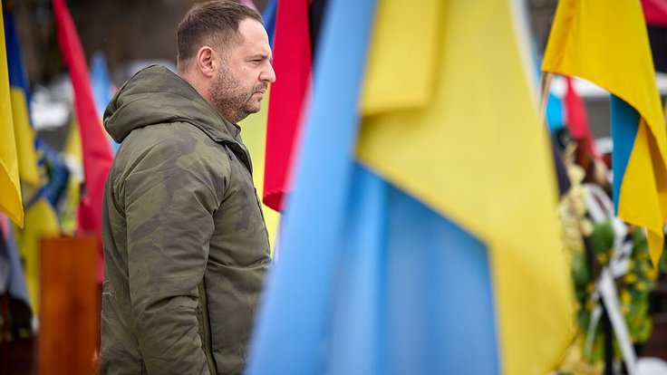 At_the_Lychakiv_Cemetery_in_Lviv,_Volodymyr_Zelenskyy_honored_the_memory_of_the_fallen_defenders_of_Ukraine._(53410947015)