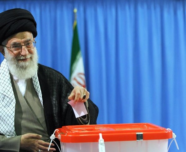 Ayatollah_khamenei._by_YPA.ir_01