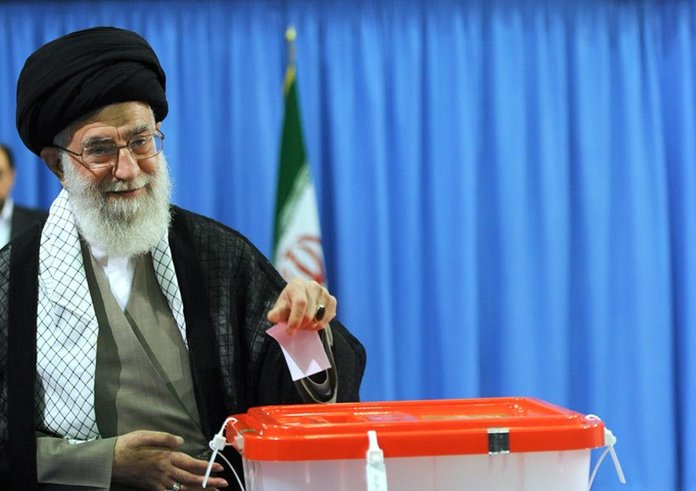 Ayatollah_khamenei._by_YPA.ir_01
