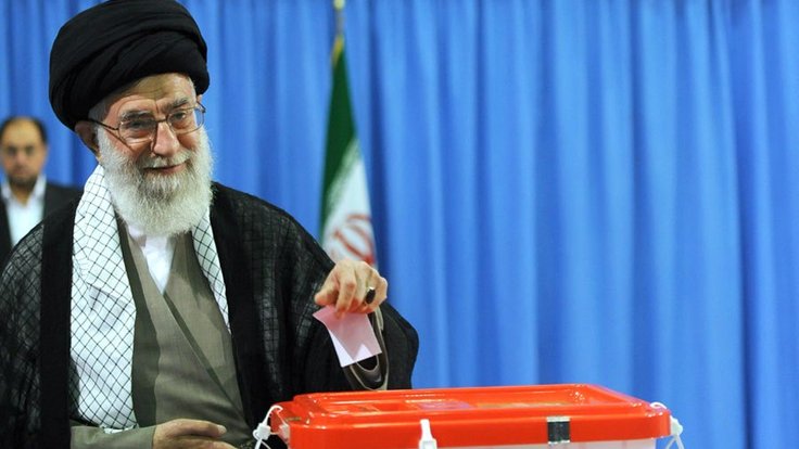 Ayatollah_khamenei._by_YPA.ir_01