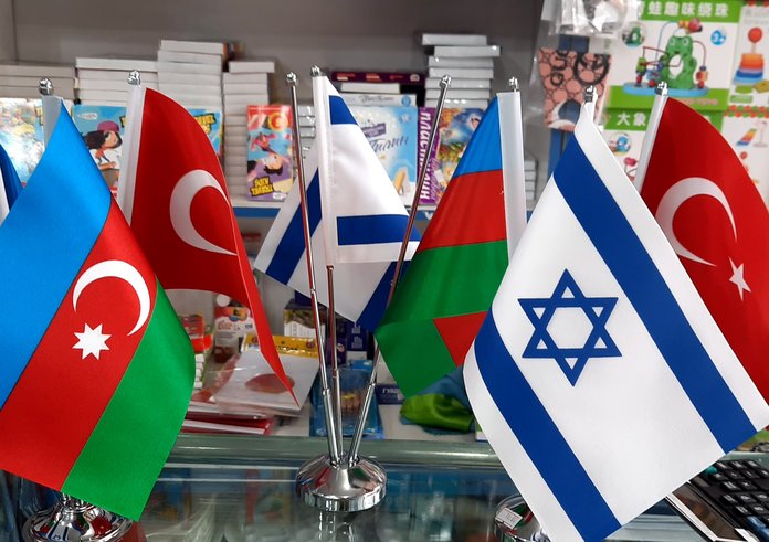 Azerbaijani,_Turkish_and_Israeli_flags_in_Baku_during_the_conflict_in_Karabakh_20