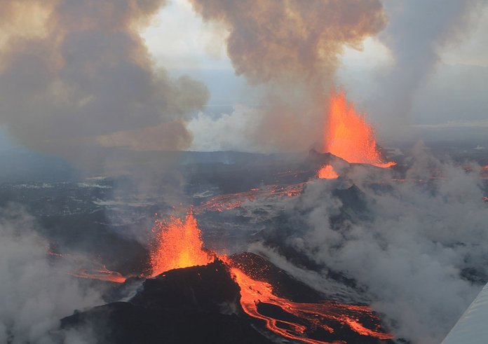 Bárðarbunga_Volcano,_September_4_2014_-_15145866372