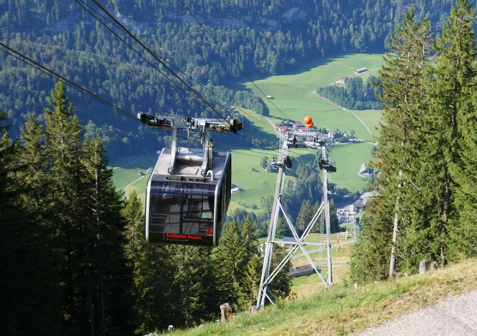 Nová lanovka na Ještěd typu tramvaj by měla vypadat jako tato v rakouském městě Bezau.