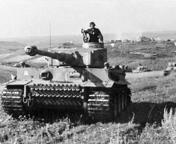 Bundesarchiv_Bild_101III-Zschaeckel-207-12,_Schlacht_um_Kursk,_Panzer_VI_(Tiger_I)