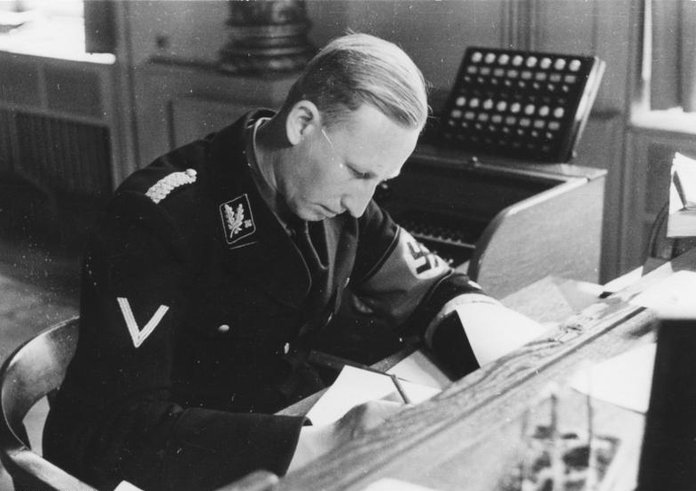 Bundesarchiv_Bild_152-50-10,_Reinhard_Heydrich