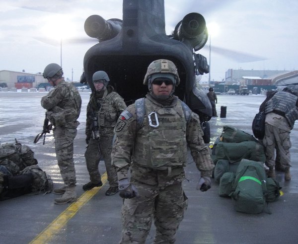 Calif._Guard_medic_assists_stabbed_woman_120124-N-ZZ999-002