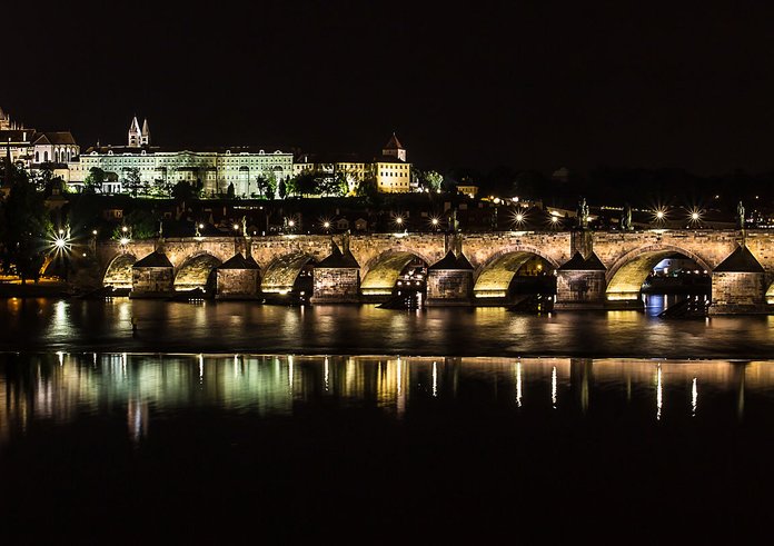 Charles_Bridge_at_night_-_Prague_01