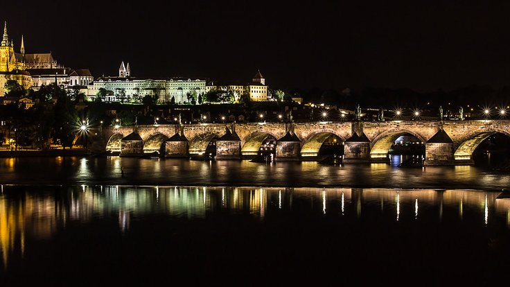 Charles_Bridge_at_night_-_Prague_01